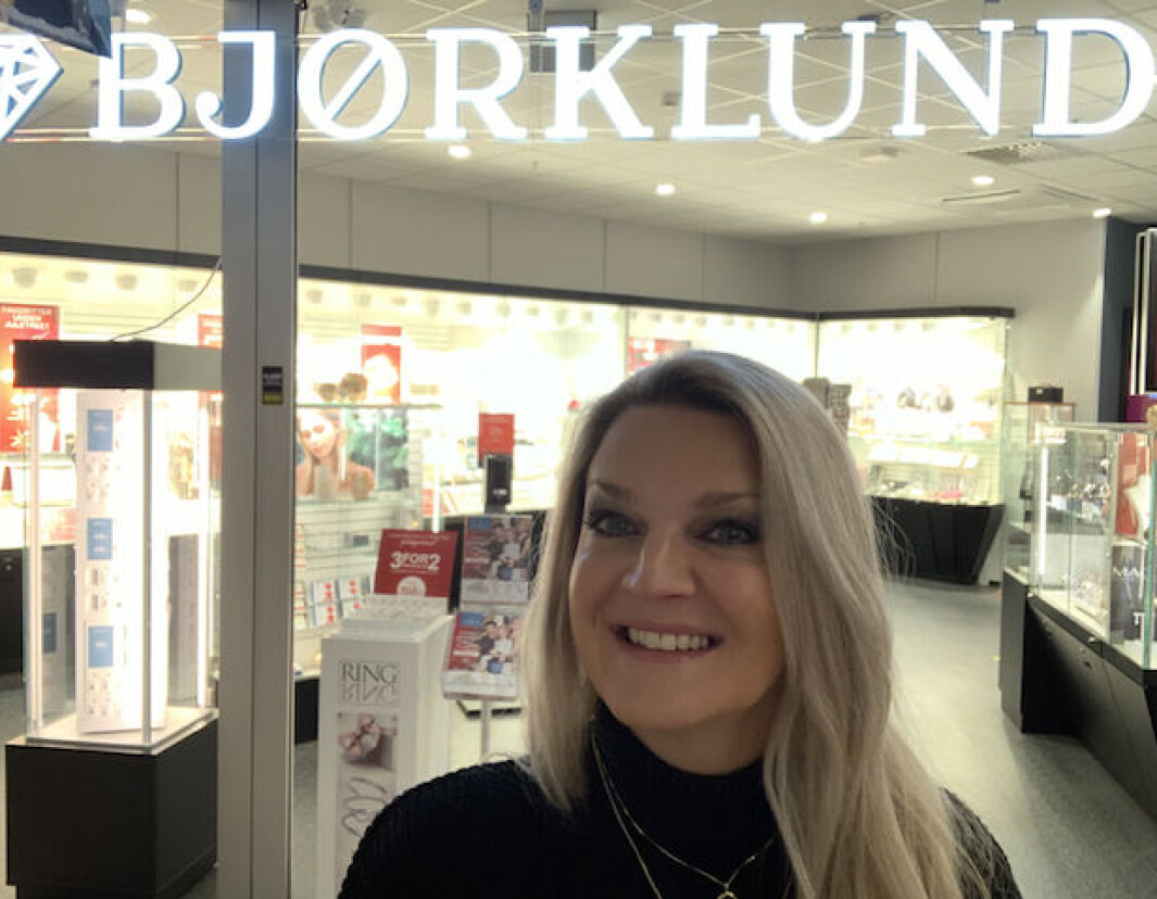 Jannike Mostad Antonsen driver Bårdshaug Ur & Gull, som er tilsluttet Bjørklund-kjeden. Jannike Mostad Antonsen driver Bårdshaug Ur & Gull, som er tilsluttet Bjørklund-kjeden.
