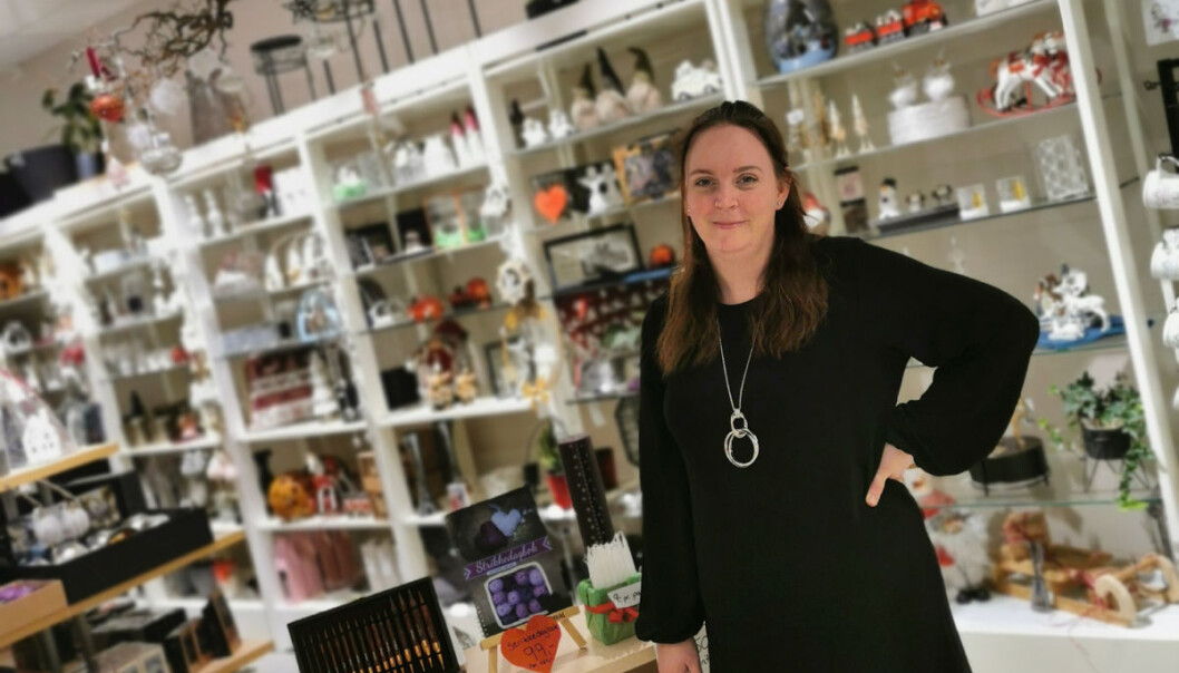 Full fart på julehandelen for Åse Marie Løkling i Frøken Fryd på Oasen Storsenter. Full fart på julehandelen for Åse Marie Løkling i Frøken Fryd på Oasen Storsenter.