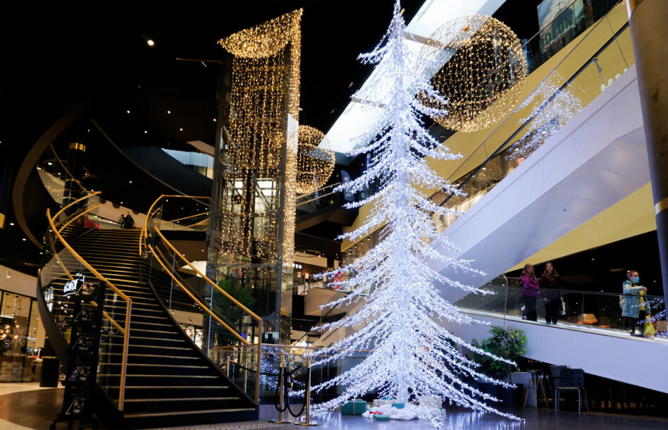 På vinteren satser Amfi Moa på lysdekor som utvides hvert år, og i år med et dekorativt juletre, levert av EuroSign.