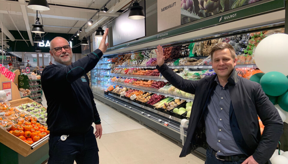 Butikksjef Roger Vollan (t.v.) fikk besøk av kjededirektør Daniel Kyrre Pedersen da Mega kunne presentere seg som totalrenovert i tråd med det nyeste kjedekonseptet. Butikksjef Roger Vollan (t.v.) fikk besøk av kjededirektør Daniel Kyrre Pedersen da Mega kunne presentere seg som totalrenovert i tråd med det nyeste kjedekonseptet.