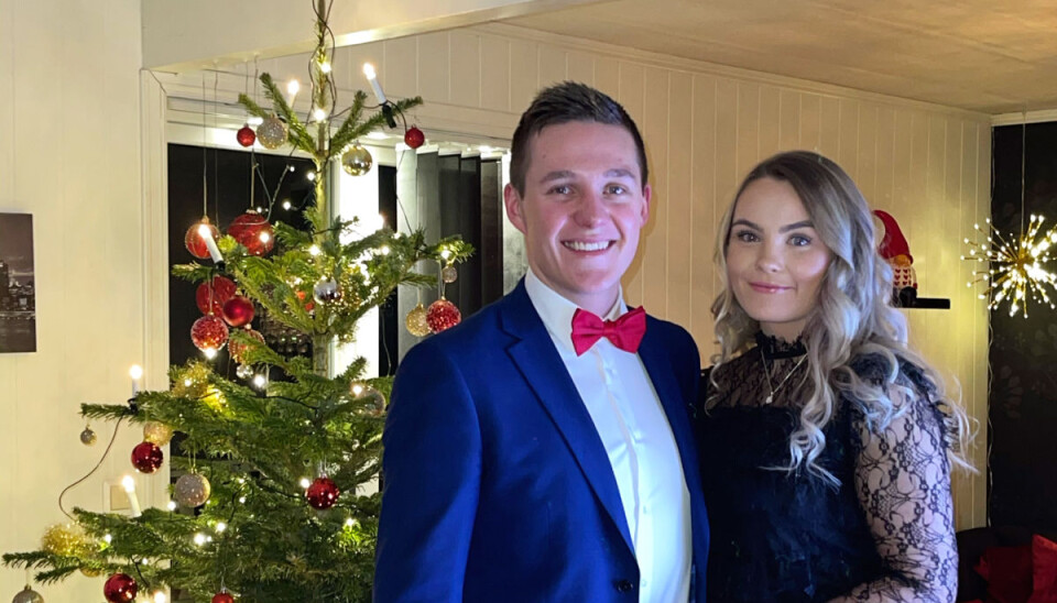 Et ungt søskenpar – Krister og Kristina Skogli – legger nå julefeiringen bak seg for å forberede seg på å styre en dagligvarebutikk sammen. Et ungt søskenpar – Krister og Kristina Skogli – legger nå julefeiringen bak seg for å forberede seg på å styre en dagligvarebutikk sammen.
