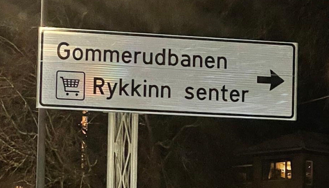 Det første veiskiltet for kjøpesenter er nå endelig på plass. Det første veiskiltet for kjøpesenter er nå endelig på plass.