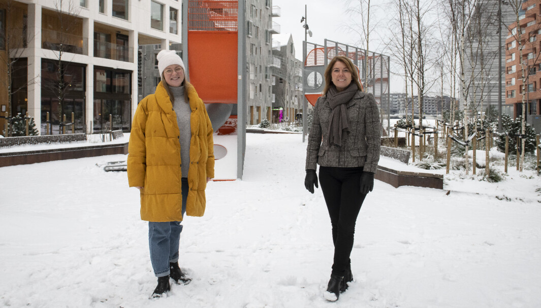 Ida Gravdal Haldorsen, leder for Bjørvikaforeningen og administrerende direktør Synnøve Lyssand Sandberg i OSU, på besøk på Stasjonsallmenningen i Bjørvika. Ida Gravdal Haldorsen, leder for Bjørvikaforeningen og administrerende direktør Synnøve Lyssand Sandberg i OSU, på besøk på Stasjonsallmenningen i Bjørvika.