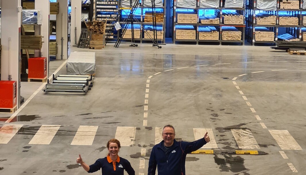 Salgsleder Anita Moseng og butikksjef Rune Bakken. Salgsleder Anita Moseng og butikksjef Rune Bakken.
