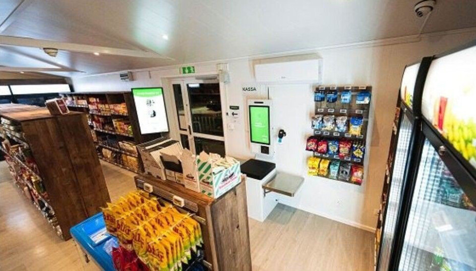 Butikken til søsterselskapet i Sverige (24-Sju Snabbköp Sverige) fører et tusentall produkter, både lokale og kjente merkevarer. Butikken til søsterselskapet i Sverige (24-Sju Snabbköp Sverige) fører et tusentall produkter, både lokale og kjente merkevarer.