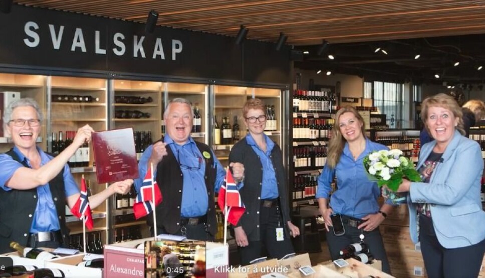 Vinmonopolet mottok Kundetilfredshetsprisen for 2020 av Norsk Kundebarometer, som første retailaktør noensinne.
