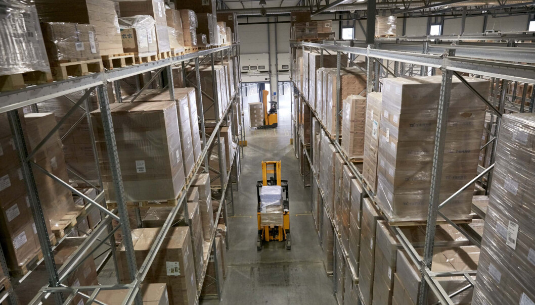 Lageret på Vestby har ulike typer hyller, reoler, tilgjengelig gulvplass og automatisert lager for småvarer. Lageret på Vestby har ulike typer hyller, reoler, tilgjengelig gulvplass og automatisert lager for småvarer.