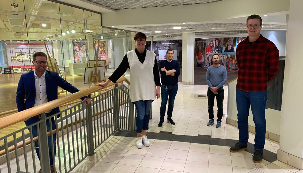 Her skal Clas Ohlson inn. På inspeksjon (fra v.) eiendomssjef i Thon, Helge Edvardsen, senterleder Ann Mari Zahl, regionleder i Claes Ohlson, Kjell Skog. Bak t.v. driftsleder Amfi Fauske Geir Helland og prosjektkoordinator i Clas Ohlson, Espen Brenneng. Her skal Clas Ohlson inn. På inspeksjon (fra v.) eiendomssjef i Thon, Helge Edvardsen, senterleder Ann Mari Zahl, regionleder i Claes Ohlson, Kjell Skog. Bak t.v. driftsleder Amfi Fauske Geir Helland og prosjektkoordinator i Clas Ohlson, Espen Brenneng.