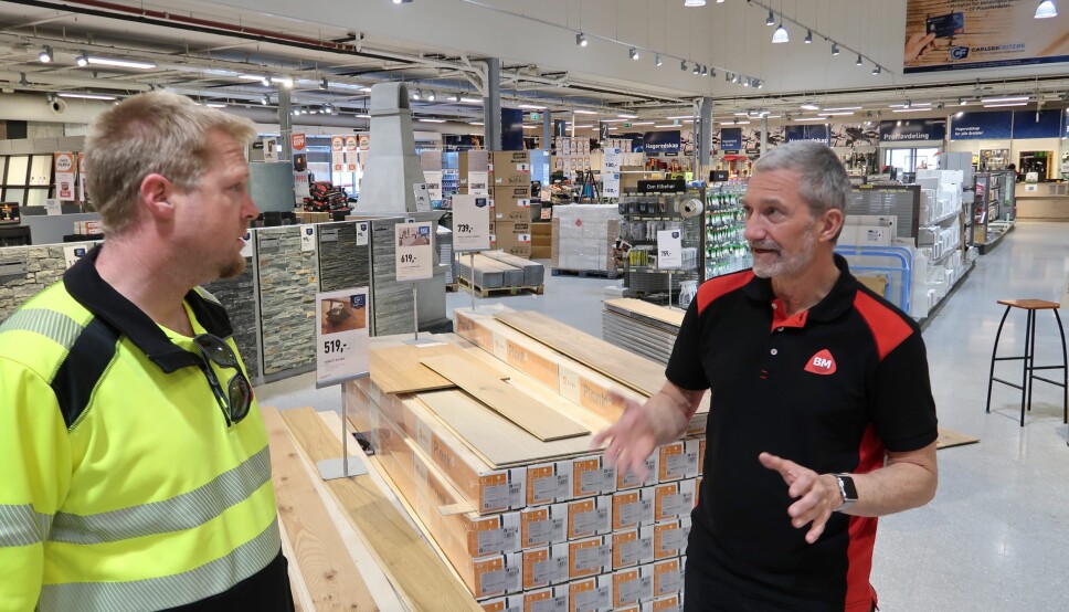 Byggmakker CF bruker Maze som et coachingverktøy. Her Torgrim Lanes selger kapitalvarer t.v. og Vidar Monsen, daglig leder på varehuset i Sandefjord.