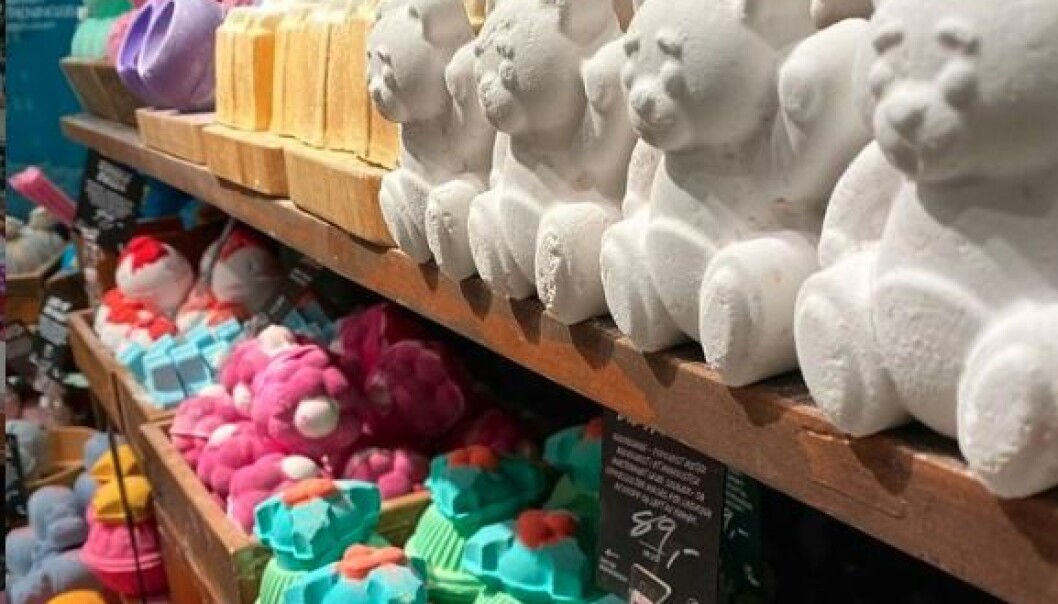 Skjønnhetsprodukter har en holdbarhetsdato som har begynt å nærme seg med nedstengte butikker. Skjønnhetsprodukter har en holdbarhetsdato som har begynt å nærme seg med nedstengte butikker.