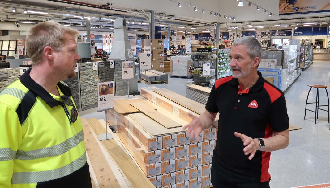 Byggmakker CF uses Maze as a coaching tool. Here, Torgrim Lanes Sales Representative for capital goods (on left) and Vidar Monsen, General Manager of Byggmakker CF's megastore in Sandefjord. Byggmakker CF uses Maze as a coaching tool. Here, Torgrim Lanes Sales Representative for capital goods (on left) and Vidar Monsen, General Manager of Byggmakker CF's megastore in Sandefjord.