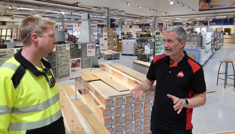 Byggmakker CF uses Maze as a coaching tool. Here, Torgrim Lanes Sales Representative for capital goods (on left) and Vidar Monsen, General Manager of Byggmakker CF's megastore in Sandefjord. Byggmakker CF uses Maze as a coaching tool. Here, Torgrim Lanes Sales Representative for capital goods (on left) and Vidar Monsen, General Manager of Byggmakker CF's megastore in Sandefjord.