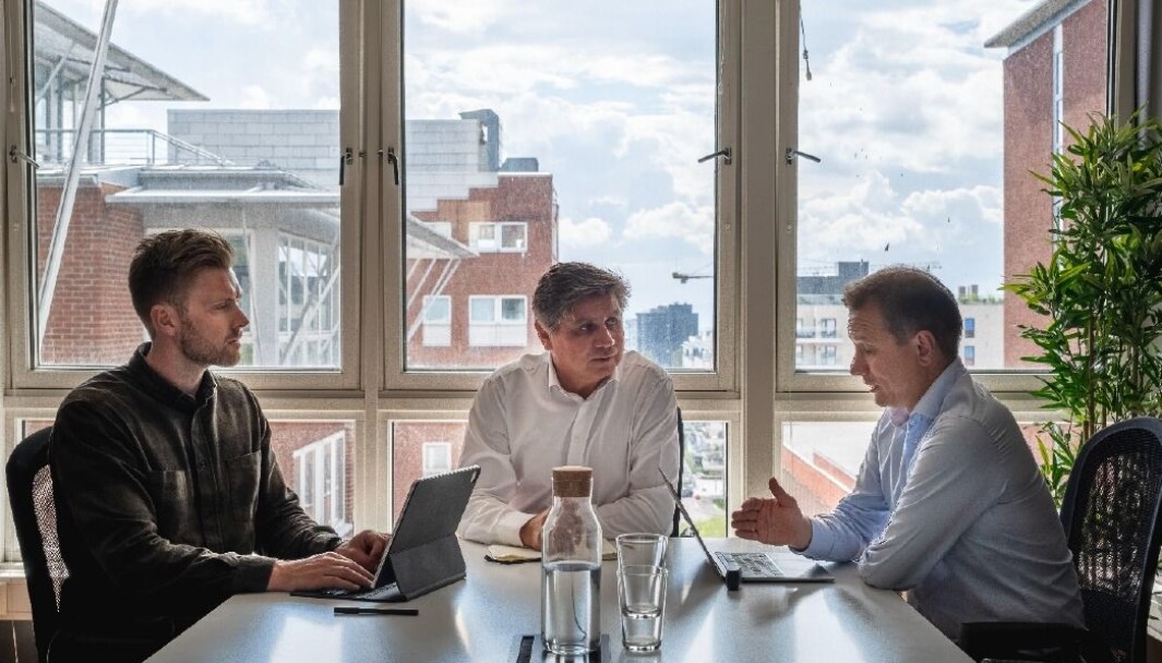 På samme lag: F.v. Kim Kåsene, daglig leder i Lettbutikk, styreleder Tom Hauge og Espen Slyngstad, styreleder i Easy2You Technology. På samme lag: F.v. Kim Kåsene, daglig leder i Lettbutikk, styreleder Tom Hauge og Espen Slyngstad, styreleder i Easy2You Technology.
