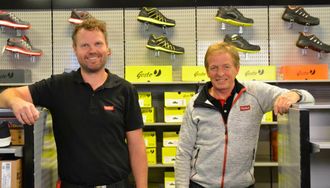 Butikksjef Ole-Kristian Aakre-Larsen og butikkselger David Davidsen liker å kunne tilby proff-kundene en ny og oppgardert butikk.