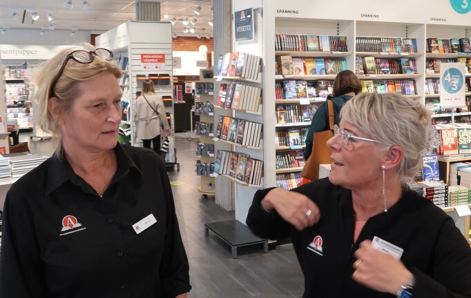 – Vi jobbar tillsammans som ett team och hjälper varandra. Det gäller att utnyttja varandras kompetens. Det skapar energi och tillsammans är vi starka, säger butikschefen Maria Andersson. – Vi jobbar tillsammans som ett team och hjälper varandra. Det gäller att utnyttja varandras kompetens. Det skapar energi och tillsammans är vi starka, säger butikschefen Maria Andersson.
