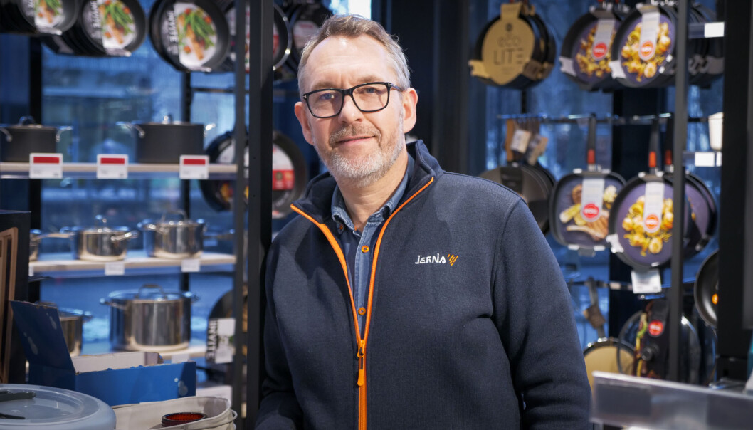 – Måten vi yter service til våre kunder på, er et sentralt element i kulturen vår. Derfor er det viktig å utvikle ferdighetene til hver enkelt medarbeider, sier adm.dir. Espen Karlsen i Jernia. – Måten vi yter service til våre kunder på, er et sentralt element i kulturen vår. Derfor er det viktig å utvikle ferdighetene til hver enkelt medarbeider, sier adm.dir. Espen Karlsen i Jernia.