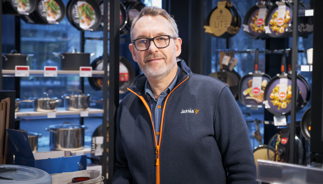 – Det sätt på vilka vi erbjuder service till våra kunder är ett centralt element i vår kultur. Därför är det viktigt att utveckla färdigheterna till varje enskild medarbetare, säger VD Espen Karlsen på Jernia. – Det sätt på vilka vi erbjuder service till våra kunder är ett centralt element i vår kultur. Därför är det viktigt att utveckla färdigheterna till varje enskild medarbetare, säger VD Espen Karlsen på Jernia.
