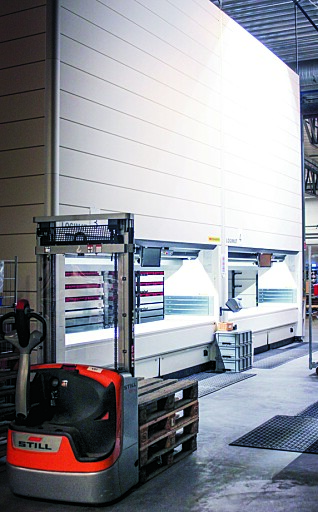 Av teknologi har ColliCare hurtigplukk, flow rack og vareheis (lagerautomat) på to av tre lokasjoner.