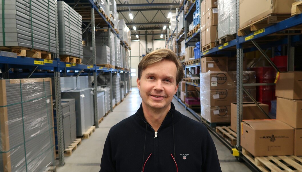 Børge Østnes er distriktssjef i Lager & Industrisystemer AS (LIS) Her på lageret deres i tilknytning til hovedkontoret på Vinterbro.