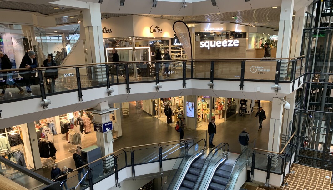 Samlet sett blir det flat utvikling for retail i år, spår Virke. Med det er spredning i feltet bransjene imellom. Ill. foto fra Oslo City. Samlet sett blir det flat utvikling for retail i år, spår Virke. Med det er spredning i feltet bransjene imellom. Ill. foto fra Oslo City.