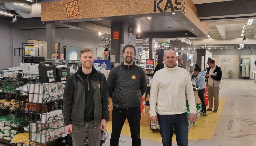 Right Price Tiles-trioen Mathias Thoen Tjørve (f.v.), Hans Underthun Marstein og Thomas Luzio mener samarbeidet med ITX og Lipscore vil gi kundene en bedre service- og kjøpsopplevelse.