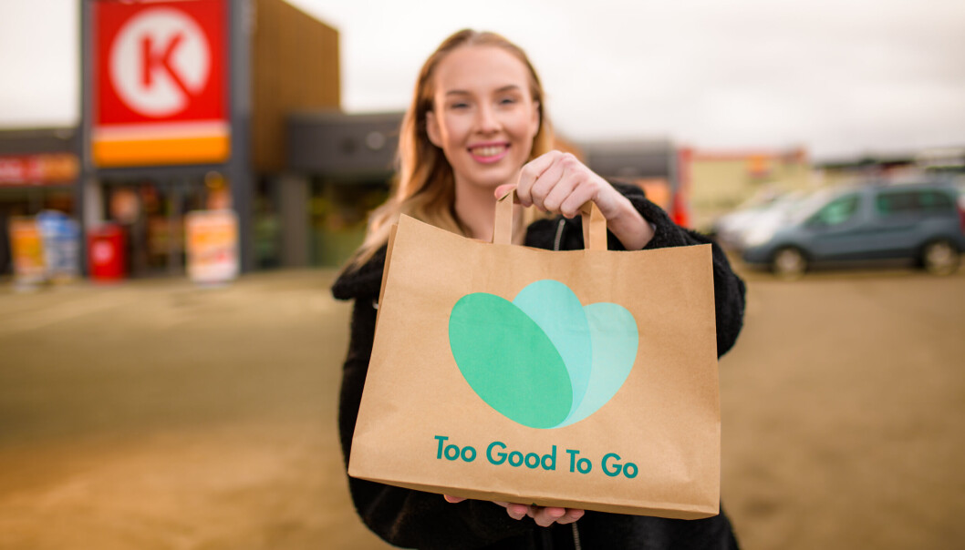 FORUNDRINGSPOSER. Circle K-kunder har reddet 320 000 poser med overskuddsmat gjennom appen Too Good To Go. På bildet Karoline Star ved Circle K Vestby. FORUNDRINGSPOSER. Circle K-kunder har reddet 320 000 poser med overskuddsmat gjennom appen Too Good To Go. På bildet Karoline Star ved Circle K Vestby.