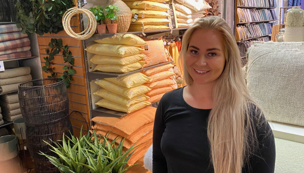 Trine Krog Johansen ble kåret til beste butikkleder 2021 i KID Interiør. Trine Krog Johansen ble kåret til beste butikkleder 2021 i KID Interiør.