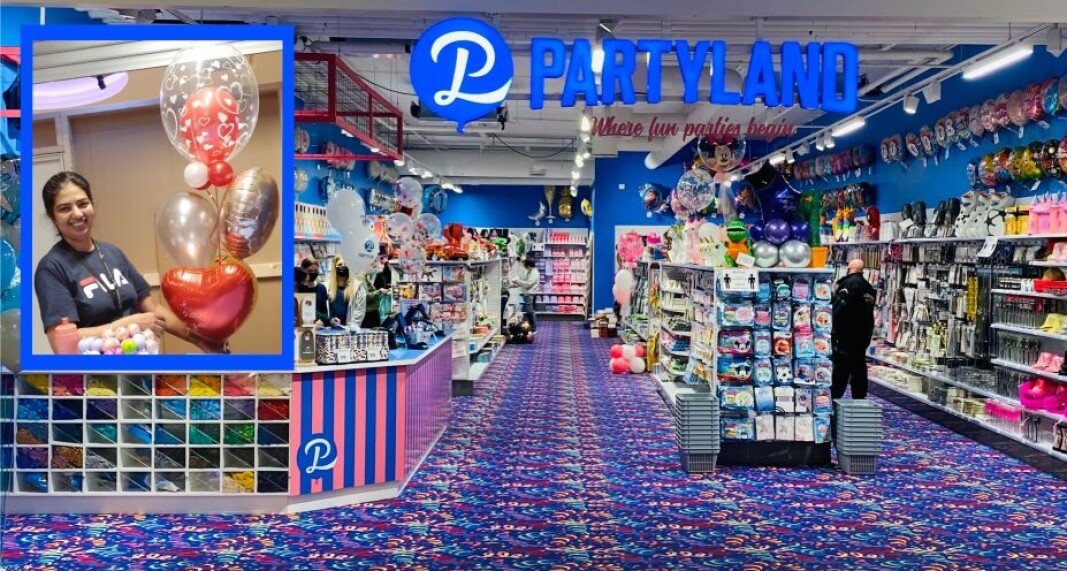 Sumandeep Kaur trives som franchisetaker i Partyland. Butikken på Brotorvet er hennes åttende. Sumandeep Kaur trives som franchisetaker i Partyland. Butikken på Brotorvet er hennes åttende.