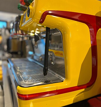 McCafé skal tilby spesialkaffe av høy kvalitet til en hyggelig pris. McCafé skal tilby spesialkaffe av høy kvalitet til en hyggelig pris.