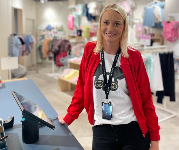 Butikkleder Jeanett Hafredal: – Vi selger klær til både store og små, fra nyfødte til barn i 12-årsalderen. Butikkleder Jeanett Hafredal: – Vi selger klær til både store og små, fra nyfødte til barn i 12-årsalderen.