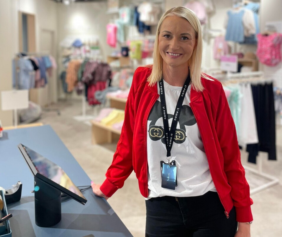 Butikkleder Jeanett Hafredal: – Vi selger klær til både store og små, fra nyfødte til barn i 12-årsalderen.