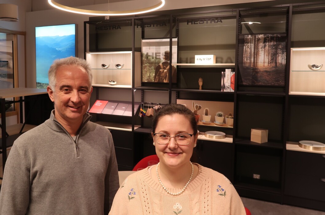 Country manager Andreas Stubreiter og retail designer Rebekka Wenner Pande-Rolfsen i Hestra Norge. Country manager Andreas Stubreiter og retail designer Rebekka Wenner Pande-Rolfsen i Hestra Norge.