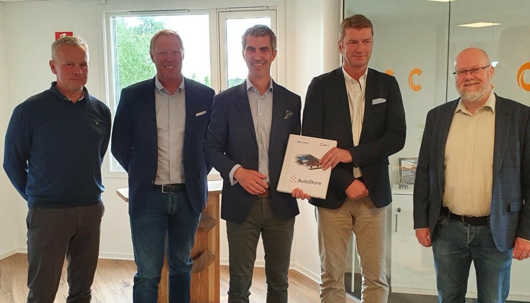 Fra venstre på bildet: Ole Bakurowitz, Country Manager ColliCare, Lasse Bjørnerud, Salgsdirektør E-Commerce StrongPoint AS, Jacob Tveraabak, CEO StrongPoint ASA, Knut Sollund, CEO ColliCare og Tom Jarle Dehkes, Nova Retail Fra venstre på bildet: Ole Bakurowitz, Country Manager ColliCare, Lasse Bjørnerud, Salgsdirektør E-Commerce StrongPoint AS, Jacob Tveraabak, CEO StrongPoint ASA, Knut Sollund, CEO ColliCare og Tom Jarle Dehkes, Nova Retail
