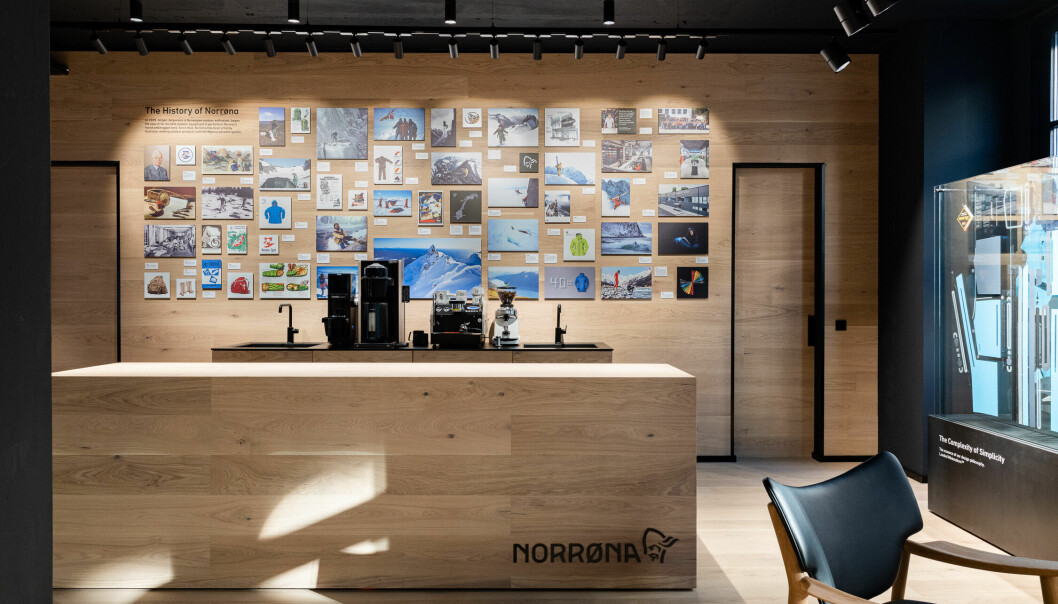 Kundene kan se hele Norrøna-kolleksjonen mens de nyter en kopp eksklusiv Tim Wendelboe-kaffe.