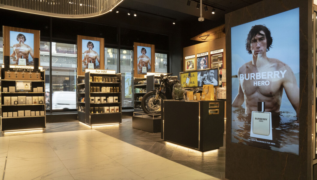 Fredrik & Louisa ønsket en digital signage-løsning med in-store advertising som står i stil med butikken og merkevarene, altså luksusnivå. Fredrik & Louisa ønsket en digital signage-løsning med in-store advertising som står i stil med butikken og merkevarene, altså luksusnivå.