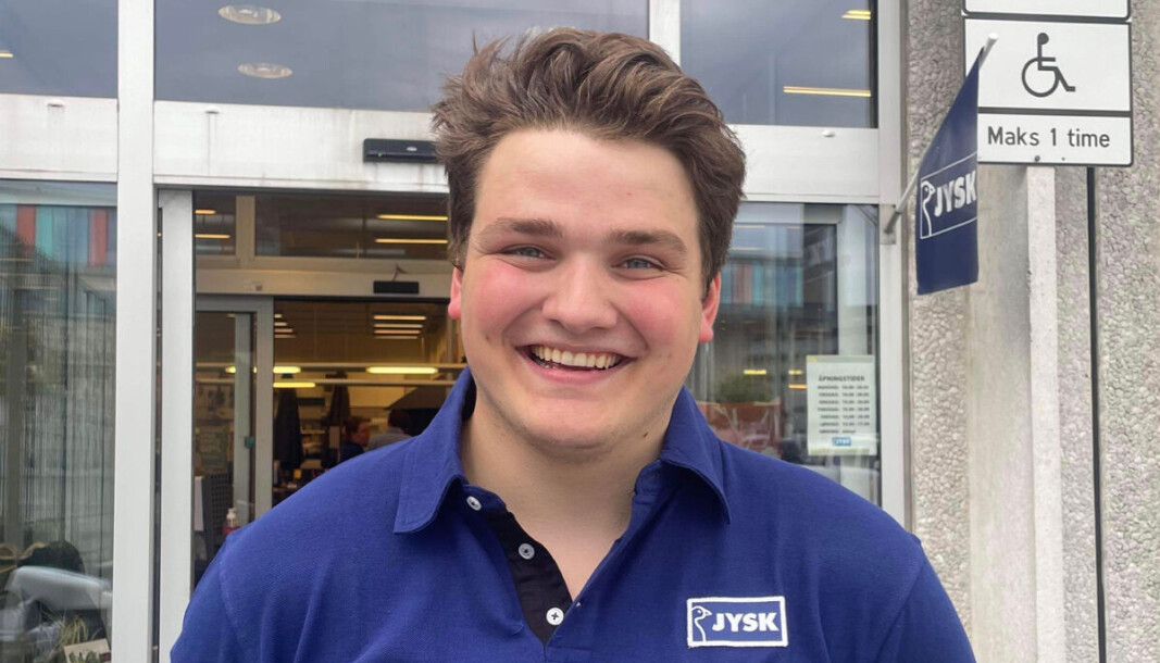 Påtroppende butikksjef Sondre Skogen Skjold får ikke fullrost traineeopplegget han nå gjennomfører i Jysk. Påtroppende butikksjef Sondre Skogen Skjold får ikke fullrost traineeopplegget han nå gjennomfører i Jysk.