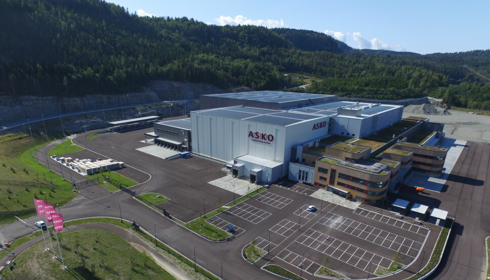 Under den offisielle åpning av logistikkbygget til ASKO Oslofjord onsdag 10. august fikk Knut-Andreas Kran, direktør ASKO Oslofjord, utdelt det synlige beviset for at de har fått utdelt miljømerket BREEAM-NOR Outstanding.