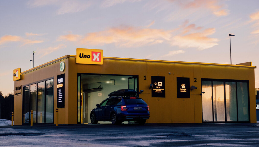 Uno-X etablerer miljøvennlige vaskehaller som sparer på både store mengder vann og utslipp. Uno-X etablerer miljøvennlige vaskehaller som sparer på både store mengder vann og utslipp.
