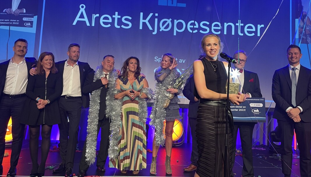 I skarp konkurranse med Lagunen og Oasen vant CC Vest Årets kjøpesenter på Kjøpesenterkonferansen 2022. I skarp konkurranse med Lagunen og Oasen vant CC Vest Årets kjøpesenter på Kjøpesenterkonferansen 2022.
