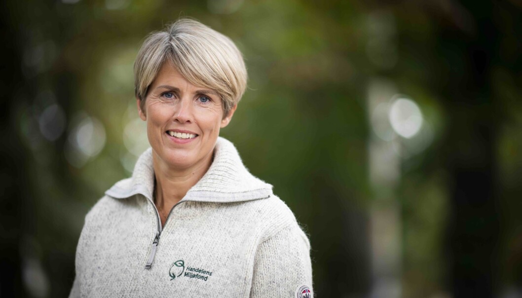 – Hvis hver og en av oss bruker plastposen mer enn én gang, sparer vi Norge for flere hundre millioner plastposer, og mange tusen tonn med plast, sier Cecilie Lind, daglig leder i Handelens Miljøfond. – Hvis hver og en av oss bruker plastposen mer enn én gang, sparer vi Norge for flere hundre millioner plastposer, og mange tusen tonn med plast, sier Cecilie Lind, daglig leder i Handelens Miljøfond.