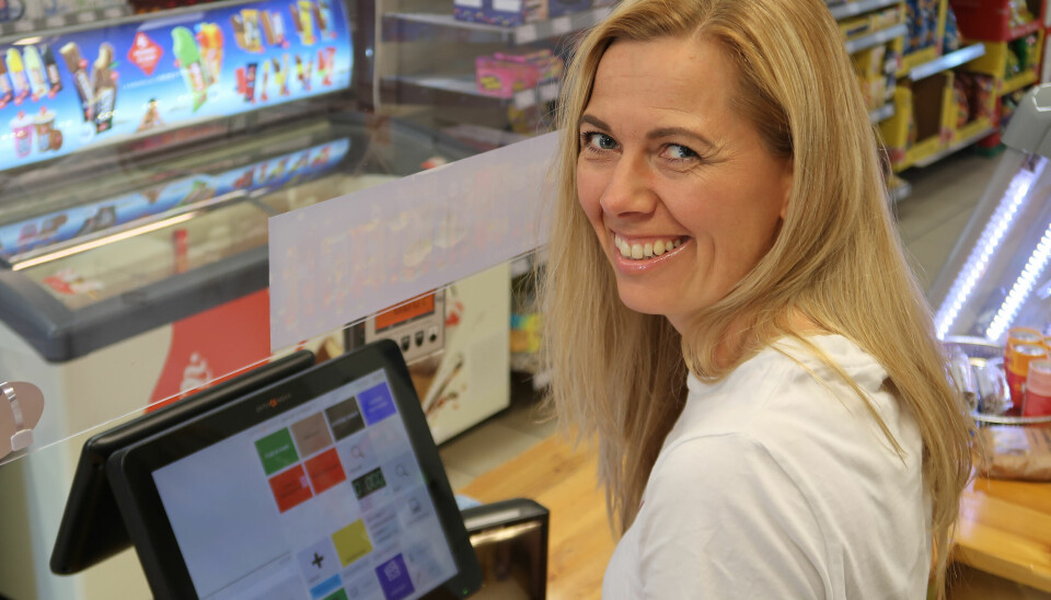 Butikksjef Linda Vehusheia Larsen i Snarkjøp Dølemo ser flere fordeler med løsningene fra Data Nova.