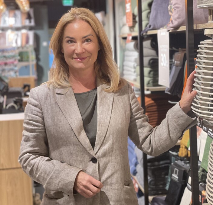Eva-Lena Wechselberger, salg og retaildirektør i Nille, har vært ansvarlig for det nye interiørkonseptet. Eva-Lena Wechselberger, salg og retaildirektør i Nille, har vært ansvarlig for det nye interiørkonseptet.