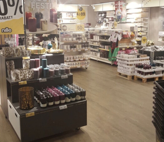 Det er lett å se forandringen fra 2017 til 2022. Her var det pallekarmer og store, tunge elementer. Det er lett å se forandringen fra 2017 til 2022. Her var det pallekarmer og store, tunge elementer.