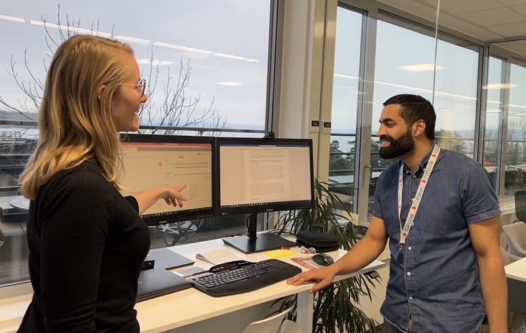 Fra venstre: Jessica Smeijers og Abubakar Khan, konsulent hos TOPdesk Norge. Fra venstre: Jessica Smeijers og Abubakar Khan, konsulent hos TOPdesk Norge.