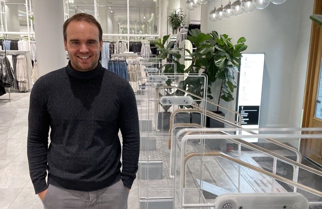 Alarmbøyler ved utgangen utløser alarm om RFID-sikringen ikke er deaktivert. Alarmbøyler ved utgangen utløser alarm om RFID-sikringen ikke er deaktivert.