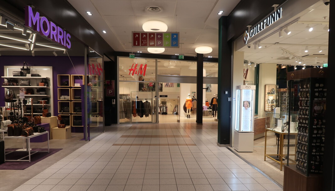 Butikkene i et handelsområde tilbyr ulike varer og tjenester, men de fyller også en rolle uavhengig av dette. De mest kjente rollene er ankerbutikker og krydderbutikker. H&M og MENY er ankerbutikker på CC Vest. Butikkene i et handelsområde tilbyr ulike varer og tjenester, men de fyller også en rolle uavhengig av dette. De mest kjente rollene er ankerbutikker og krydderbutikker. H&M og MENY er ankerbutikker på CC Vest.