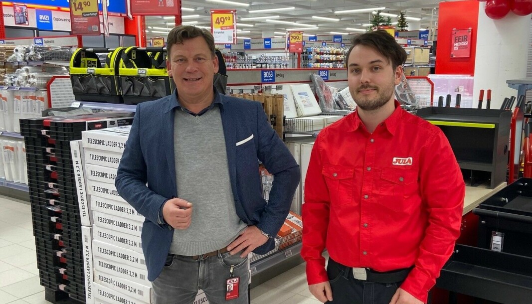 Country Manager Johnny Albøge (t.v.) og varehussjef Håkon Stavnes klare for dagens grandiose åpning i Alta Handelspark.