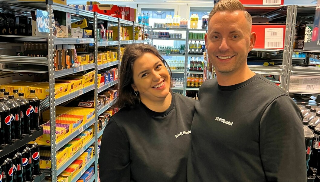 Butikksjef Sofie Antonik og daglig leder i Wolt Market Norge Joachim Schwartzbach åpner dark store på Hasle i dag.