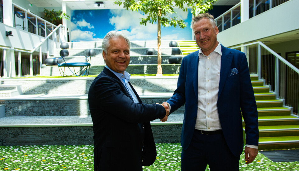 Geir Jostein Dyngeseth, direktør for Organisasjon og medlem i Coop Norge (t.v.) og Ronny R. Smolan, adm. direktør i Sparebank1 Kreditt.