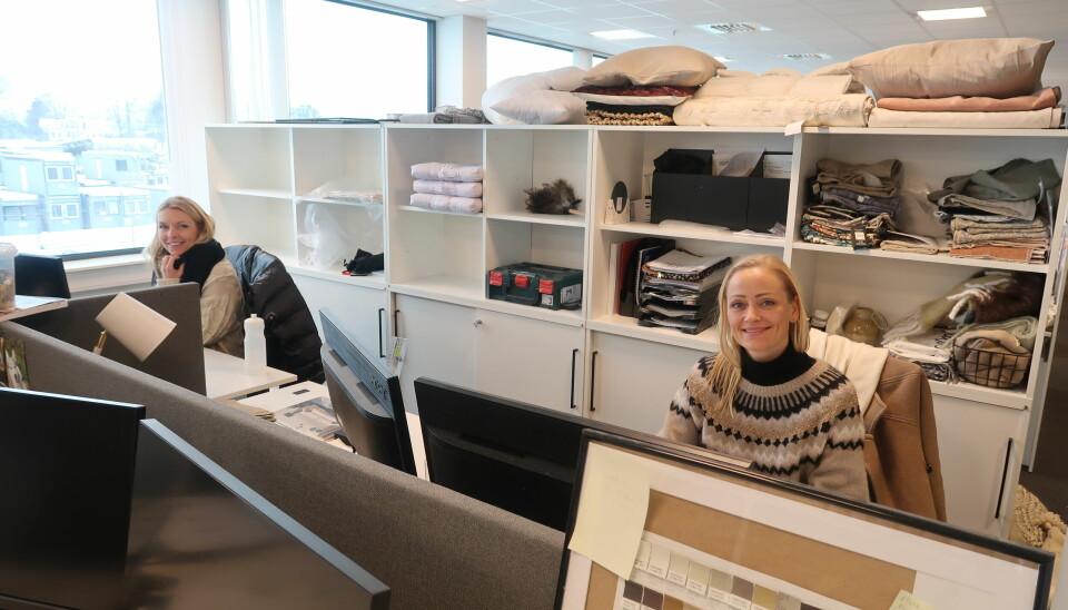Kid gjør design in-house på hovedkontoret på Gilhus utenfor Drammen. Her Josephine Gisaeus og Nina Cecilie Hellebust.